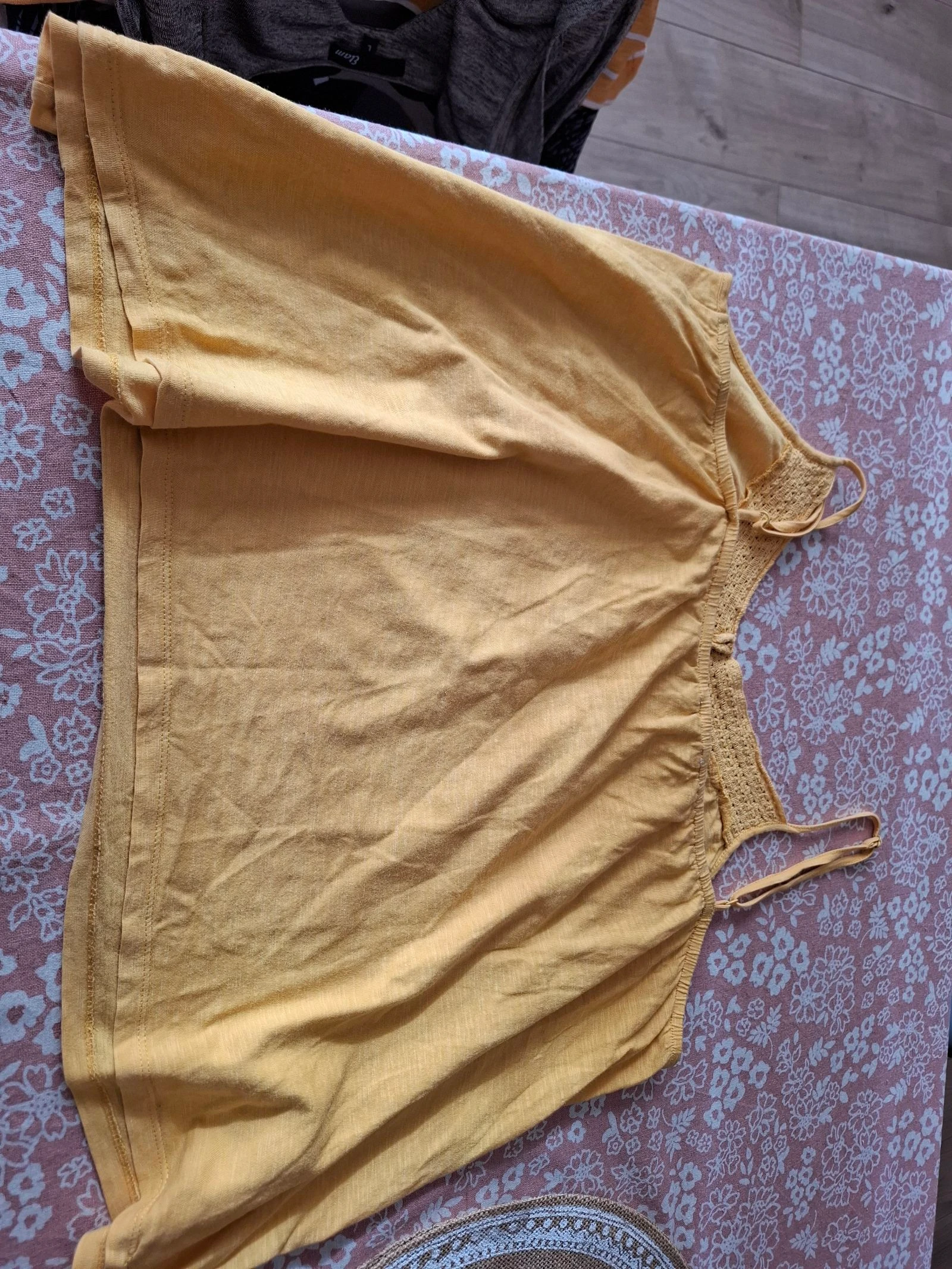 Camisola de tirantes ancha con envío rápido y en buen estado – photo 3